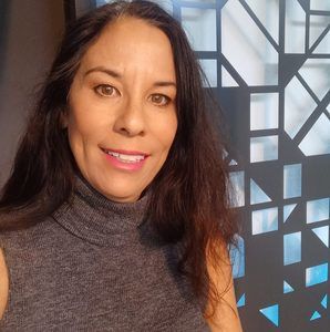 Meet your Posher, Desiree